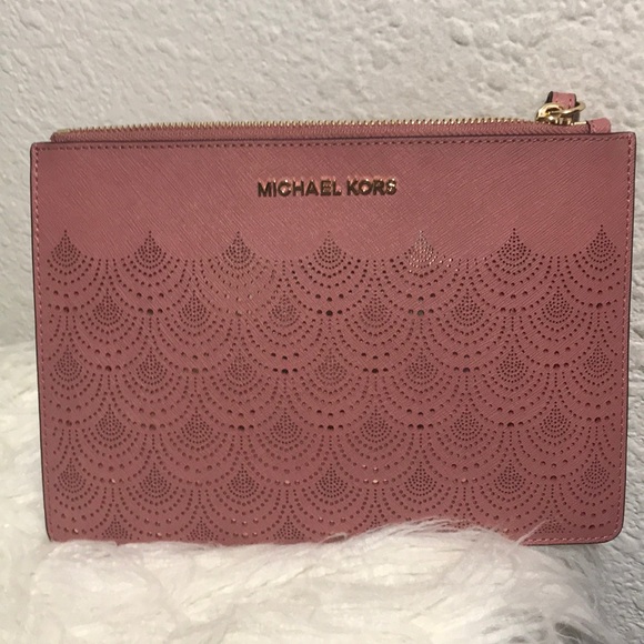 Michael Kors Handbags - Michael Kors Clutch